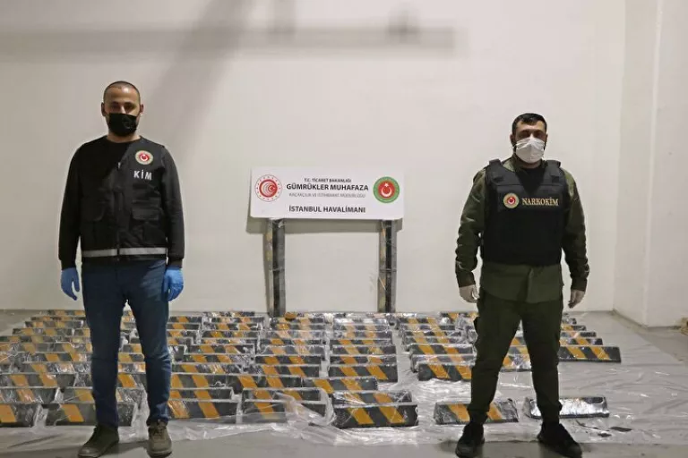 İstanbul Havalimanı'nda uyuşturucu operasyonu! Otopark tamponu içerisinde...