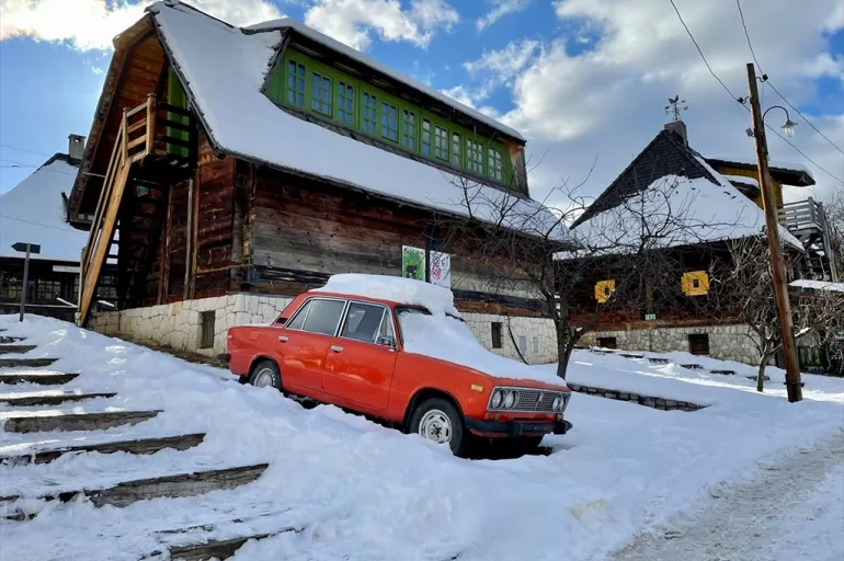 Life Is A Miracle filmi için kurulmuştu! Yaşanılmaması için kurulan etno köy: Drvengrad
