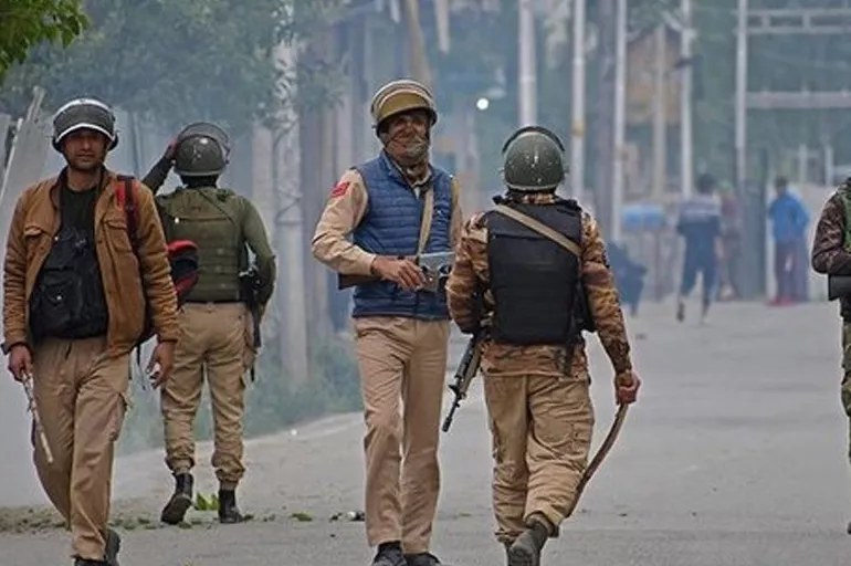 Pakistan'da çatışma yaşandı: 10 asker hayatını kaybetti
