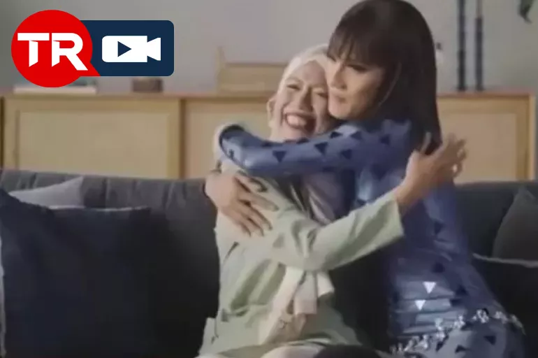 Samsung'tan olay yaratan reklam filmi! Anında kaldırıldı: Müslüman anne oğluna sarılıyor