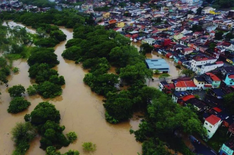 Sel felaketinde ölü sayısı artıyor: Dereler taştı şehir sular altında kaldı