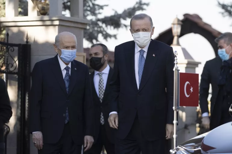 Son dakika! Cumhurbaşkanı Erdoğan'dan Bahçeli'ye kritik ziyaret! Hediyesi şaşırttı