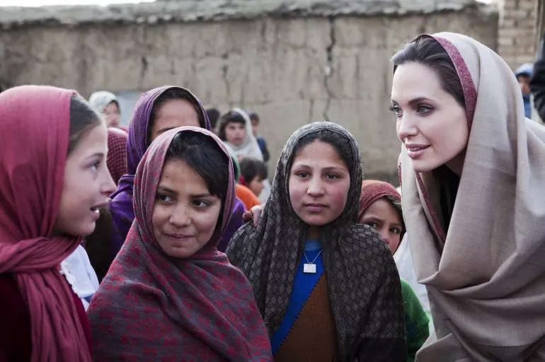 BM İyi Niyet Elçisi Angelina Jolie'den Afgan kadınlar için dünya liderlerine çağrı