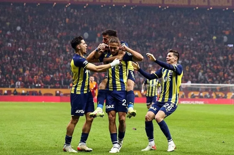Crespo La Liga yolcusu! İspanyol devi Fenerbahçe'nin kapısını çaldı