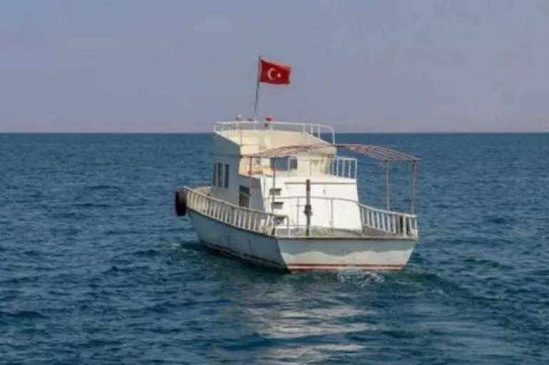 Ege Denizi'nde provakasyon: Yunanistan'dan Türk balıkçı teknelerine taciz ateşi! 1 kişi yaralandı