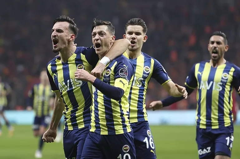 Fenerbahçe'de Mesut Özil şoku! Giresunspor maç kadrosuna alınmadı, taraftar isyan etti!
