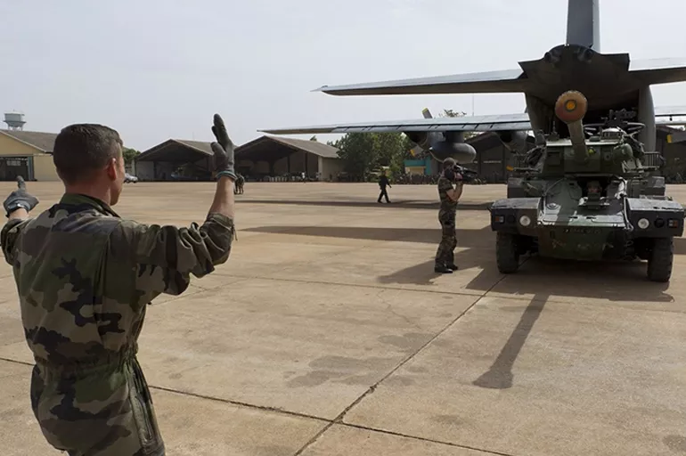 Fransa'nın Mali'deki askerlerini geri çekmesi ülkede sevinçle karşılandı