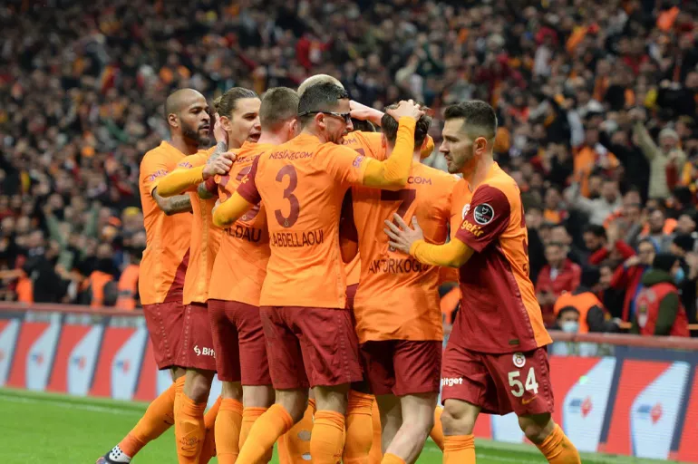 Galatasaray - Rizespor maçı nefes kesti! Galibiyet son dakikada geldi