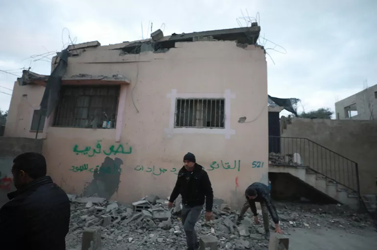 İşgal ordusu köy bastı! 3 Filistinliyi gerçek mermilerle vurdular