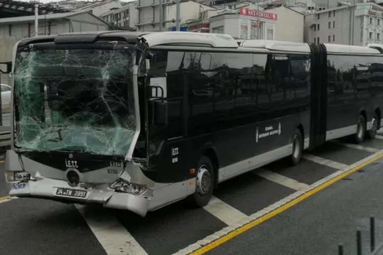 İstanbul'da metrobüs kazası: 7 yolcu yaralı