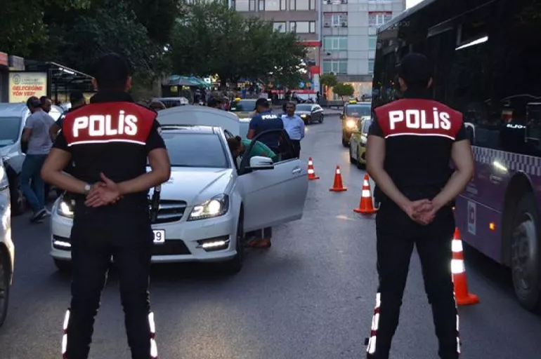 İstanbul'da polisi bile şaşırtan olay! Bakın motorun içinden ne çıktı