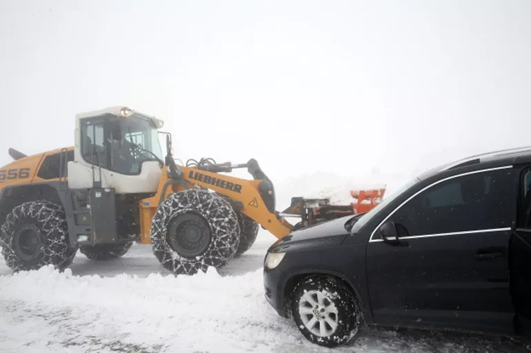 Muş'ta karda mahsur kalan 20 kişi kurtarıldı