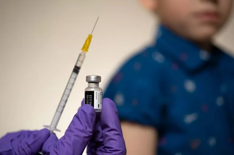 Pfizer'dan kritik aşı kararı! Acil kullanım başvurusu ertelendi