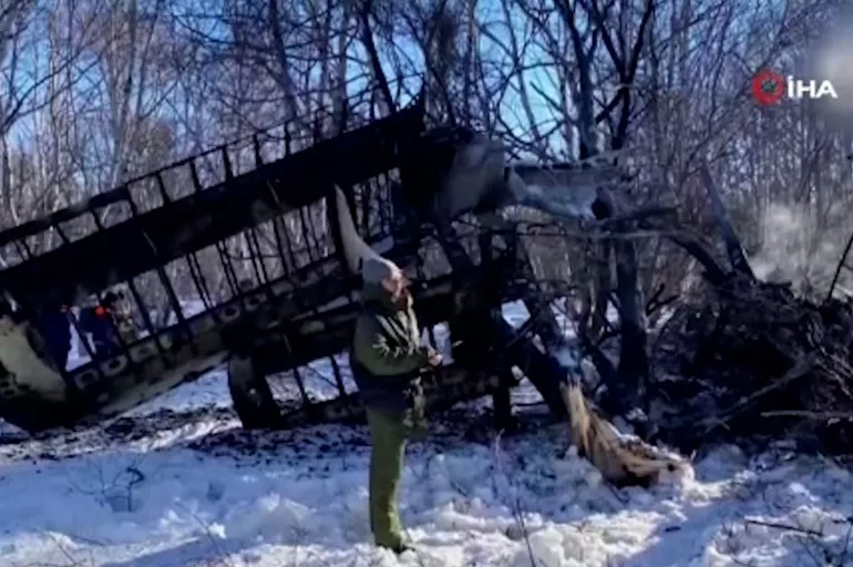 Rusya'da nakliye uçağı yere çakıldı! 2 pilot hayatını kaybetti