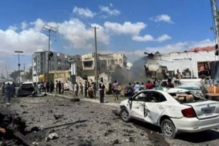 Somali'de eyalet başkanına bombalı suikast! 2 asker öldü