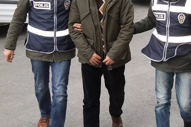 Son dakika: Mersin'de adliyeye sevk edilen 2 FETÖ şüphelisi tutuklandı