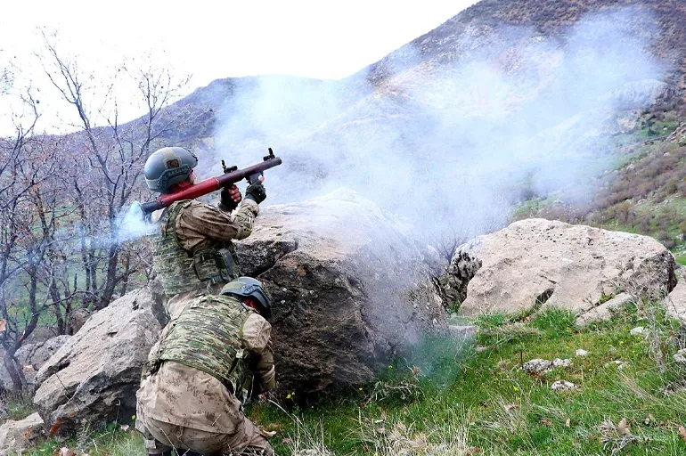 Son dakika! MSB duyurdu: Zeytin Dalı ve Fırat Kalkanı bölgelerinde 14 PKK'lı etkisiz hale getirildi
