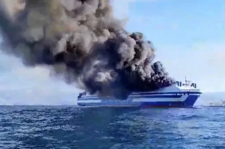Son dakika: Yunanistan açıklarında yanan feribottaki Türk yolcular kurtarıldı