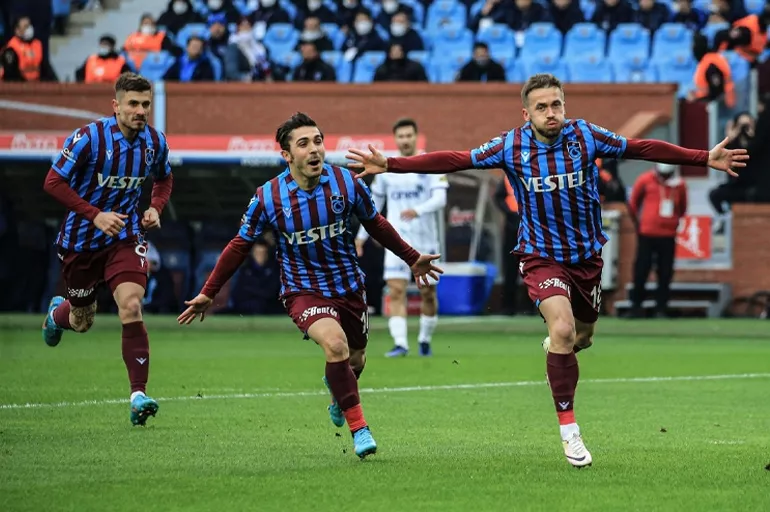 Trabzonspor Kasımpaşa'yı Visca ile devirdi! Nefes kesen maçta 2 kırmızı kart çıktı