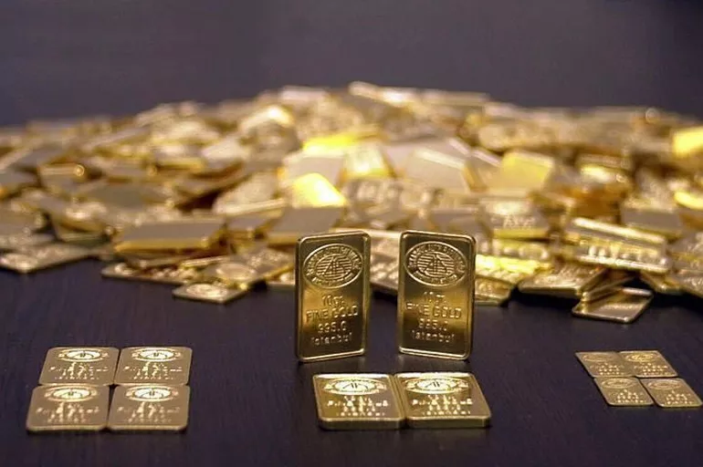 Altın 2 bin dolar seviyesini geçti! Uzmanından altın fiyatlarıyla ilgili uyarılar: Bu oynaklığı olduğu dönemde fazla altın almayın