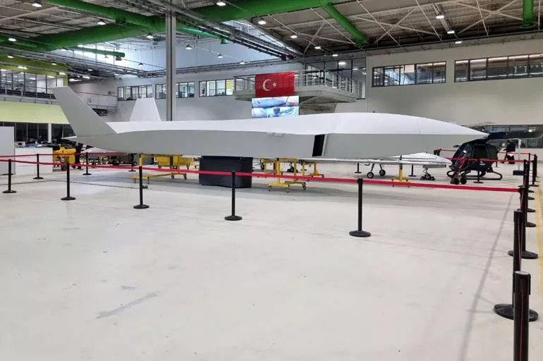Baykar'dan heyecan uyandıran fotoğraf: İnsansız savaş uçağı üretim hattında!