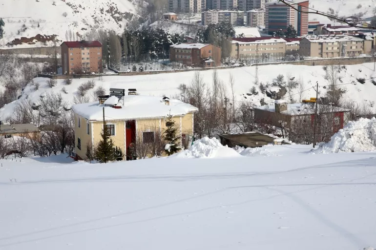 Bitlis'te çığ riski! 40 evin hepsi boşaltıldı