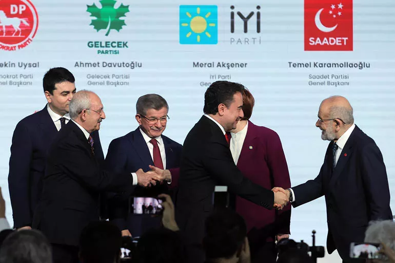 Davutoğlu ve Babacan Meclis'e girmek için CHP listelerine mecbur kaldı!