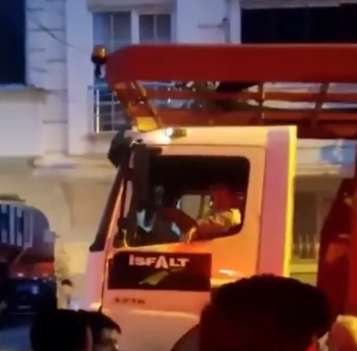 Ekrem İmamoğlu belediyeciliği: Alkollü İSFALT şoförü vatandaşların araçlarını biçti