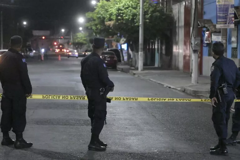El Salvador'da OHAL ilanı! Bir günde 62 kişi cinayete kurban gitti