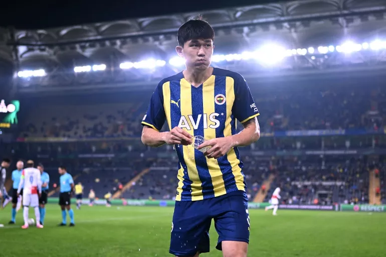 Fenerbahçe Kim Min-Jae'yi rekor fiyata satıyor! Güney Koreli stoperin yeni rotası belli oluyor