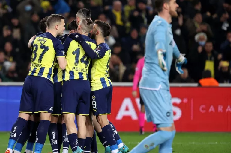 Fenerbahçe Kadıköy'de Konyaspor'u devirdi: Nefes kesen maç 2-1 sona erdi