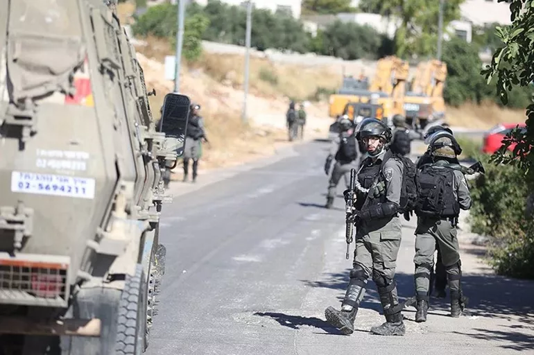 İşgalci İsrail güçleri Batı Şeria'ya baskın düzenledi! Belediye başkan adayı gözaltına alındı