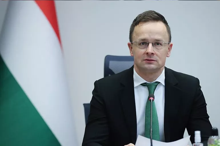 Macaristan’dan Ukrayna hamlesi! Faaliyetlerini askıya aldı