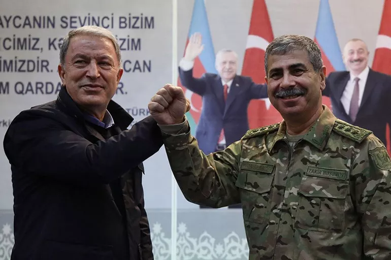 Milli Savunma Bakanı Hulusi Akar, Azerbaycanlı mevkidaşı Hasanov ile görüştü