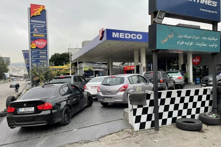 Petrol fiyatlarındaki artışlar Lübnan'ı da vurdu! Benzinliklerde uzun kuyruklar oluştu