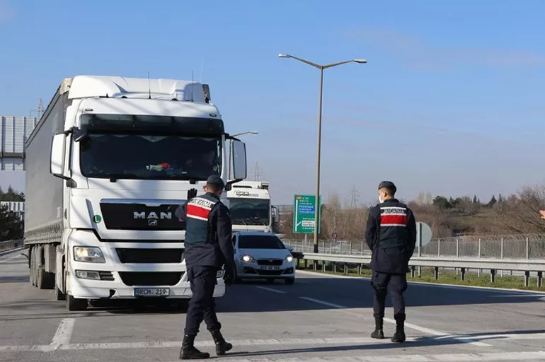 Son dakika! Kar tedbiri: TIR ve kamyonların İstanbul'a girişine izin verilmeyecek