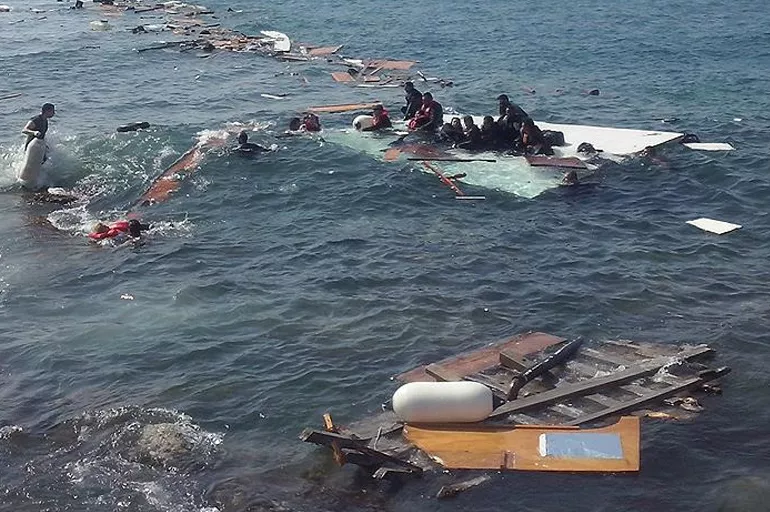 Son dakika: Libya'da göçmenleri taşıyan tekne battı! Çok sayıda ölü var
