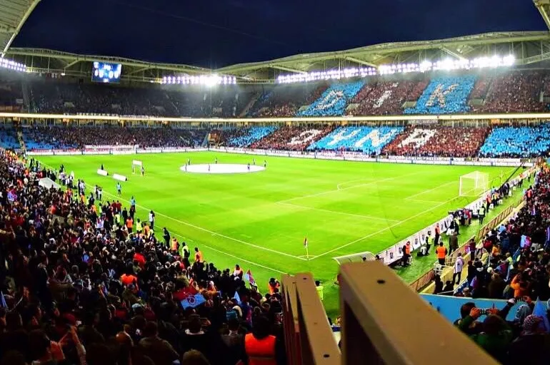 Trabzonspor - Beşiktaş maçının biletleri 10 dakikada bitti! Dev maç kapalı gişe oynanacak