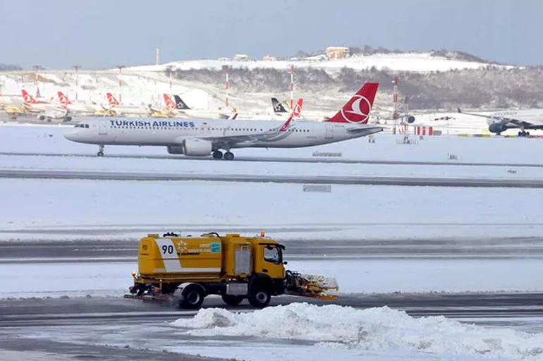 İstanbul'a kar geliyor! Türk Hava Yolları, hava muhalefeti nedeniyle 19 Mart'taki 100 seferini iptal etti