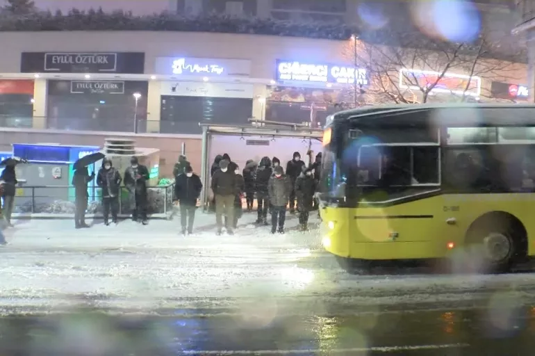 İstanbul kara teslim! Vali yeni önlemleri duyurdu: İşte en yoğun kar beklenen gün