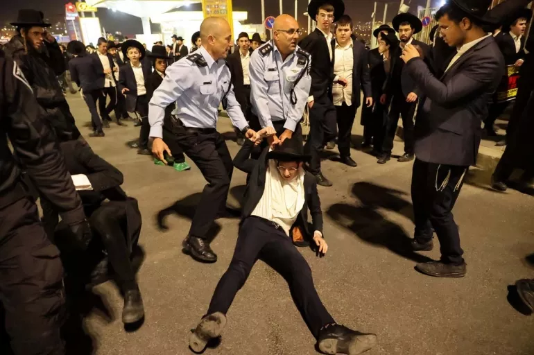 Ultra Ortodoks Yahudiler askerliğe karşı: Kudüs sokaklarında ortalığı birbirine kattılar