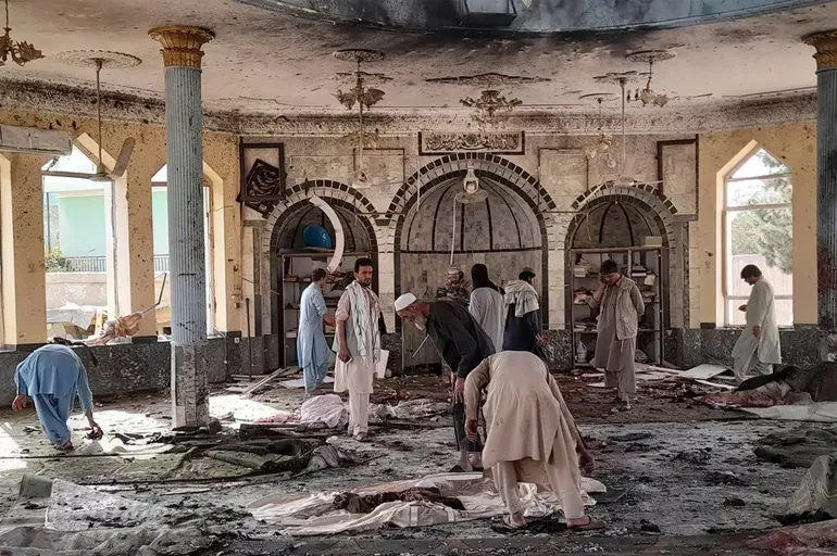Afganistan'da camiye saldırı! İki günde iki patlama