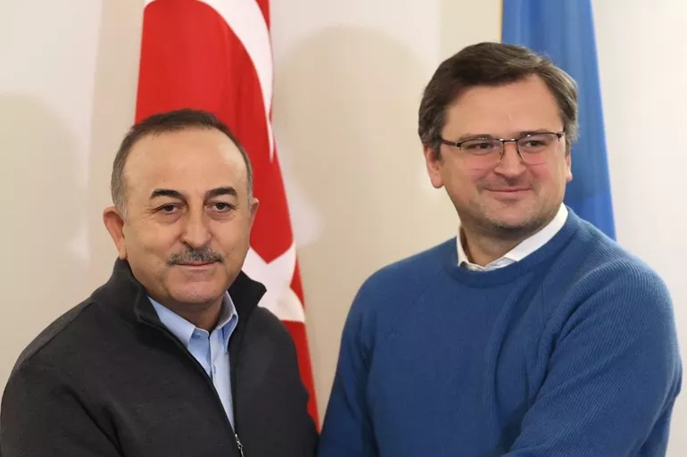 Bakan Çavuşoğlu Ukraynalı mevkidaşı Kuleba ile görüştü