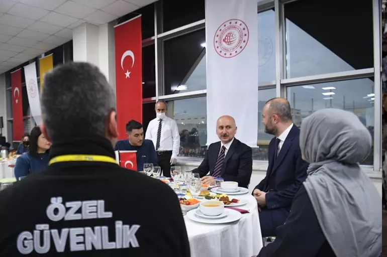 Bakan Karaismailoğlu: PTT lider olma yolunda