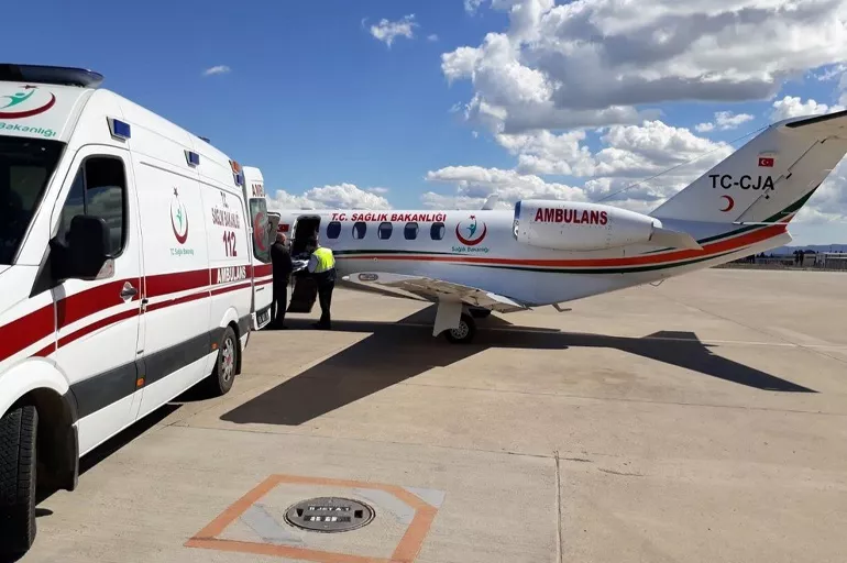 Bakan Koca'dan ambulans uçak açıklaması! 6 ayda binden fazla hasta taşındı