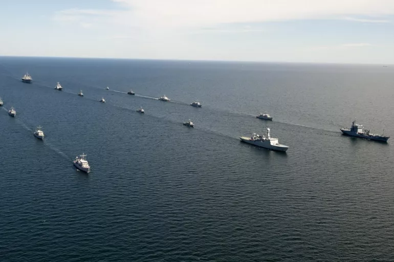 Baltık Denizi'nde tansiyon yükseliyor! NATO Rusya'ya rest çekti: Savaş gemileri girdi