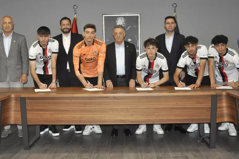 Beşiktaş'tan imza şov! 5 futbolcu basına tanıtıldı