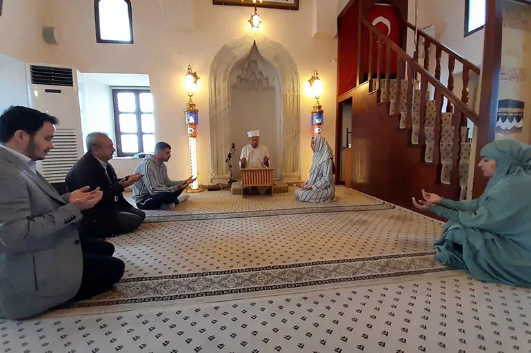 Bodrum'da ezan sesini duydu Hıristiyanlığı bıraktı... İngiliz turist kelime-i şehadet getirerek Müslüman oldu