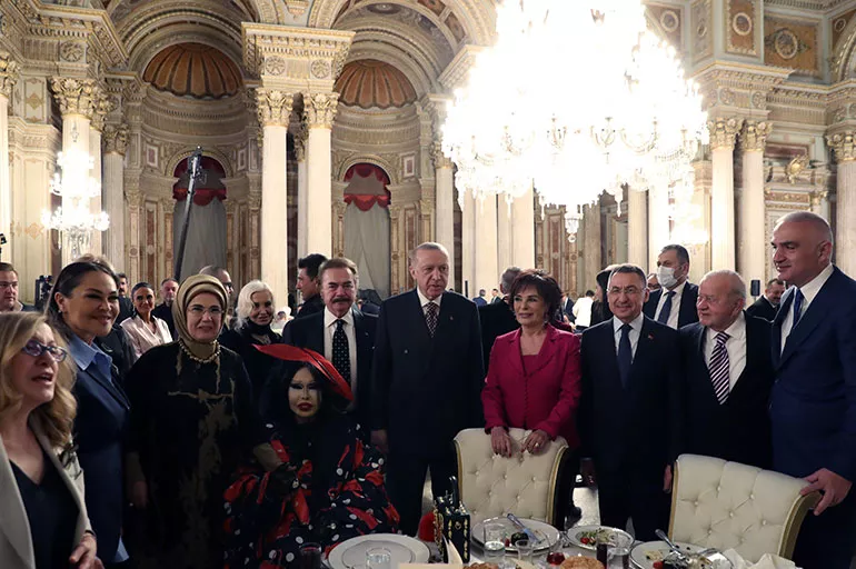 Cumhurbaşkanı Erdoğan sanatçılarla iftar programında bir araya geldi