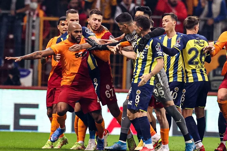 Derbinin bilet fiyatları açıklandı! Fenerbahçe - Galatasaray maçına yoğun ilgi
